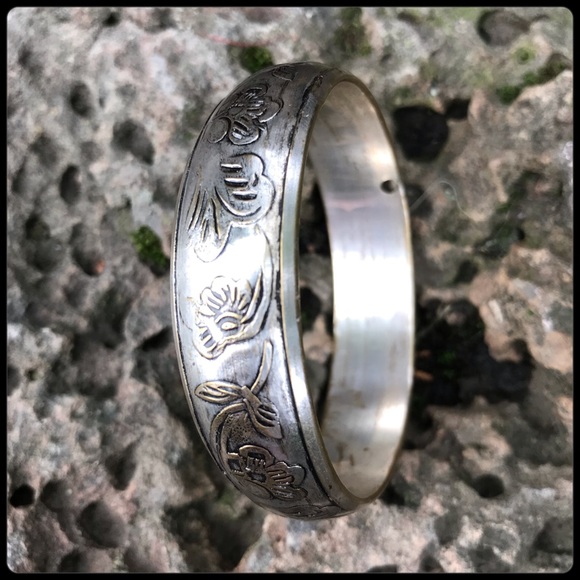 Silver toned bangle bracelet - Picture 3 of 7